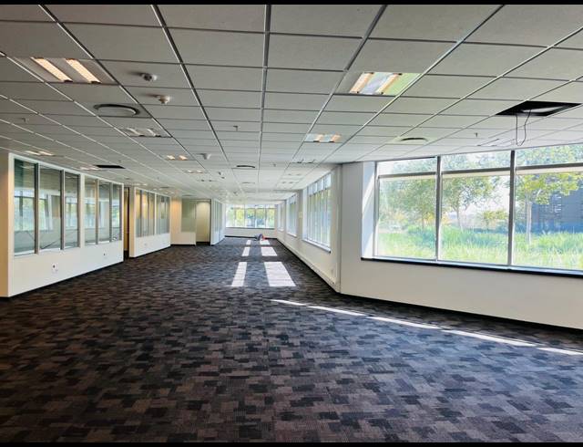 1,630M² OFFICE TO LET IN WATERFALL